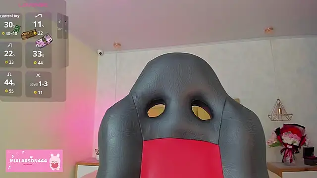 LARSONMIA online show from February 26, 2026, 12:27 pm