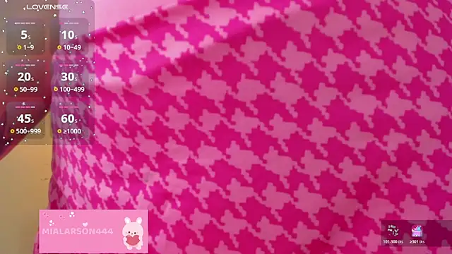 LARSONMIA online show from November 4, 2025, 12:20 pm