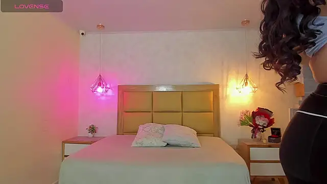 LARSONMIA online show from March 7, 2026, 12:21 pm