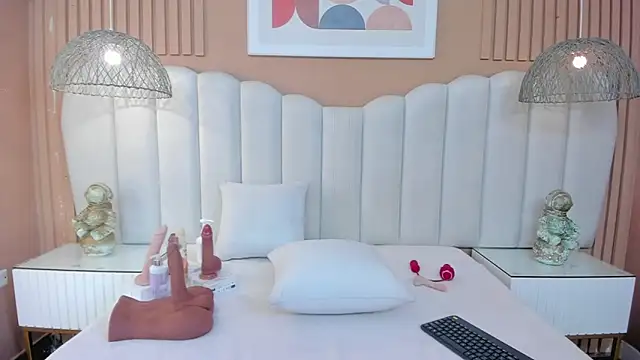 Sara Vanegas online show from December 19, 2025, 11:45 am