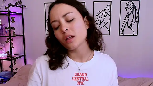 Snapshot of Megan_Rodrigo chatting on October 12, 2025, 7:04 pm Megan Rodrigo online show from October 12, 2025, 7:04 pm