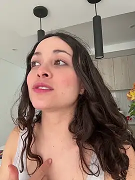 Megan Rodrigo online show from June 18, 2026, 10:15 pm