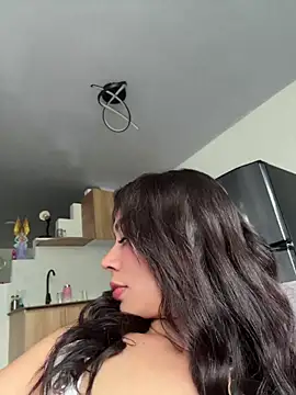 Snapshot of Roxanne_08 chatting on June 25, 2026, 5:29 pm Roxanne 08 online show from June 25, 2026, 5:29 pm