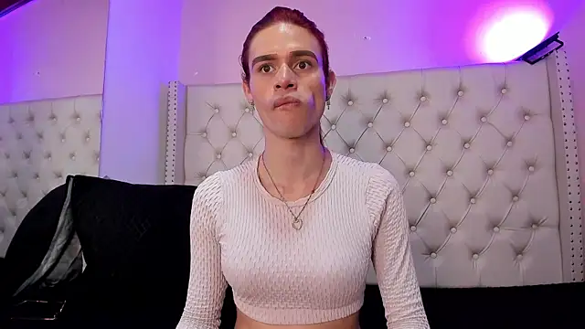 BritannySmith19 online show from December 18, 2025, 4:33 pm