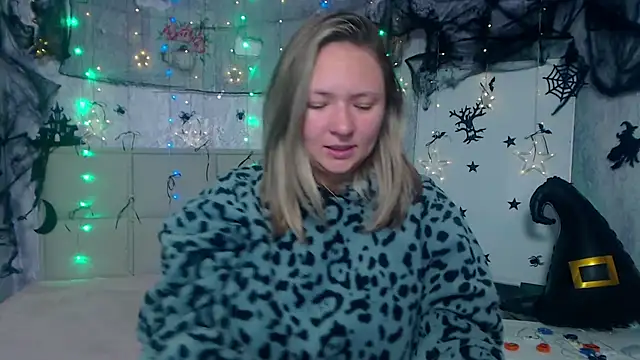 Snapshot of SallyVerda chatting on October 15, 2025, 5:21 pm SallyVerda online show from October 15, 2025, 5:21 pm