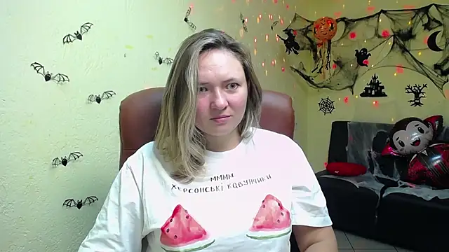 Snapshot of SallyVerda chatting on November 3, 2025, 6:33 pm SallyVerda online show from November 3, 2025, 6:33 pm