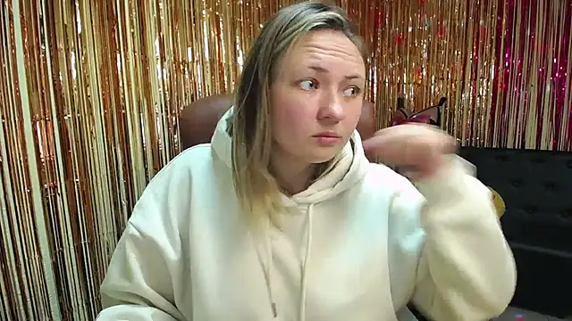 Snapshot of SallyVerda chatting on October 12, 2025, 5:14 pm SallyVerda online show from October 12, 2025, 5:14 pm