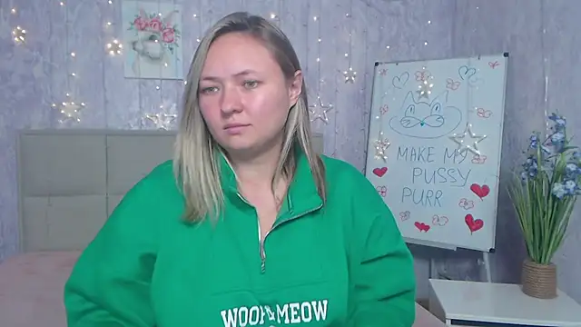 Snapshot of SallyVerda chatting on October 13, 2025, 5:36 pm SallyVerda online show from October 13, 2025, 5:36 pm