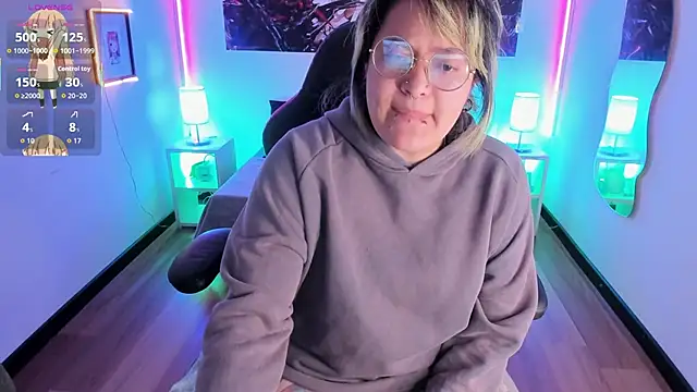 Snapshot of lucky-leah chatting on October 25, 2025, 3:49 am lucky-leah online show from October 25, 2025, 3:49 am