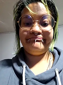 Snapshot of lucky-leah chatting on October 15, 2025, 3:49 am lucky-leah online show from October 15, 2025, 3:49 am