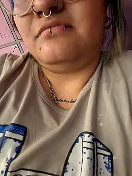 Snapshot of lucky-leah chatting on November 20, 2025, 3:51 am lucky-leah online show from November 20, 2025, 3:51 am