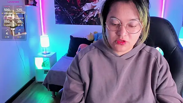 Snapshot of lucky-leah chatting on November 12, 2025, 4:49 am lucky-leah online show from November 12, 2025, 4:49 am