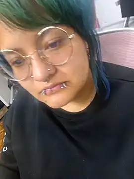 Snapshot of lucky-leah chatting on June 2, 2026, 3:39 am lucky-leah online show from June 2, 2026, 3:39 am