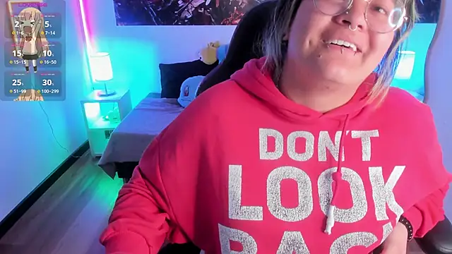 Snapshot of lucky-leah chatting on December 2, 2025, 3:30 am lucky-leah online show from December 2, 2025, 3:30 am