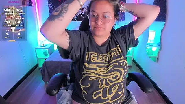 Snapshot of lucky-leah chatting on October 24, 2025, 4:11 am lucky-leah online show from October 24, 2025, 4:11 am