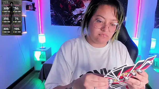 Snapshot of lucky-leah chatting on November 4, 2025, 4:05 am lucky-leah online show from November 4, 2025, 4:05 am