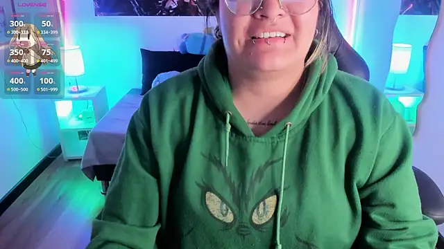 Snapshot of lucky-leah chatting on December 3, 2025, 4:02 am lucky-leah online show from December 3, 2025, 4:02 am