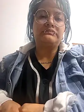 Snapshot of lucky-leah chatting on May 16, 2026, 3:16 am lucky-leah online show from May 16, 2026, 3:16 am