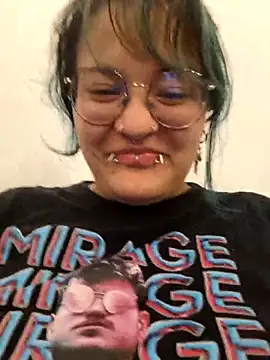 Snapshot of lucky-leah chatting on August 1, 2026, 3:37 am lucky-leah online show from August 1, 2026, 3:37 am