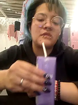 Snapshot of lucky-leah chatting on June 3, 2026, 3:40 am lucky-leah online show from June 3, 2026, 3:40 am