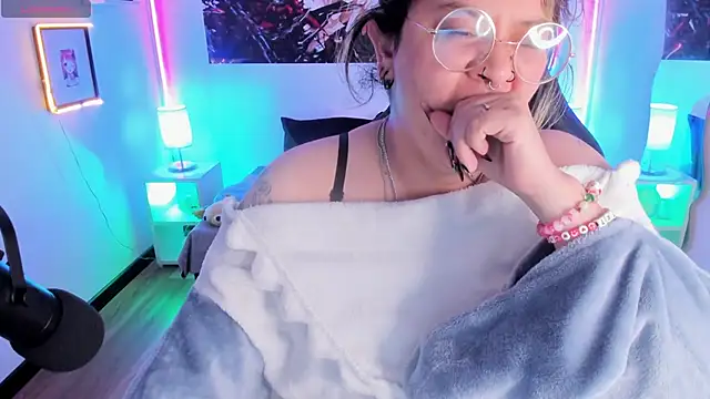 Snapshot of lucky-leah chatting on November 22, 2025, 5:50 am lucky-leah online show from November 22, 2025, 5:50 am