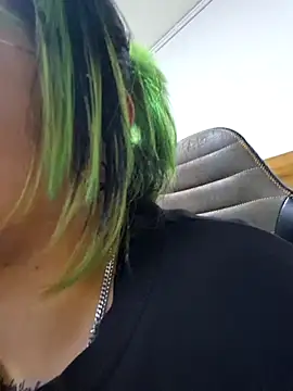 Snapshot of lucky-leah chatting on November 8, 2025, 3:43 am lucky-leah online show from November 8, 2025, 3:43 am