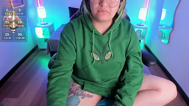 Snapshot of lucky-leah chatting on November 5, 2025, 4:48 am lucky-leah online show from November 5, 2025, 4:48 am