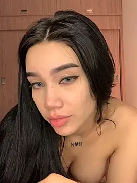 Snapshot of Ambar_R0SSE chatting on March 6, 2025, 5:35 am Ambar R0SSE online show from March 6, 2025, 5:35 am