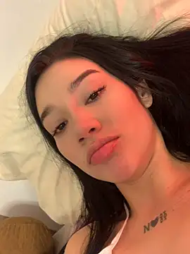 Snapshot of Ambar_R0SSE chatting on February 17, 2025, 2:53 am Ambar R0SSE online show from February 17, 2025, 2:53 am