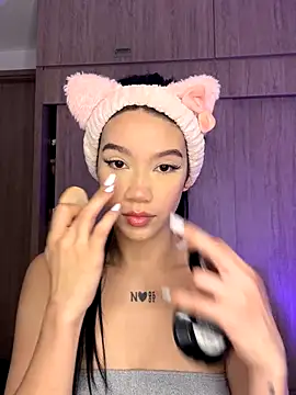 Snapshot of Ambar_R0SSE chatting on October 11, 2025, 2:23 am Ambar R0SSE online show from October 11, 2025, 2:23 am