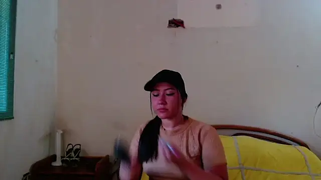 Snapshot of LuciaTomson chatting on April 29, 2026, 10:16 pm LuciaTomson online show from April 29, 2026, 10:16 pm