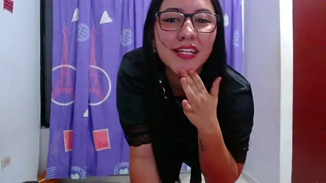 Snapshot of LuciaTomson chatting on May 25, 2026, 12:32 am LuciaTomson online show from May 25, 2026, 12:32 am