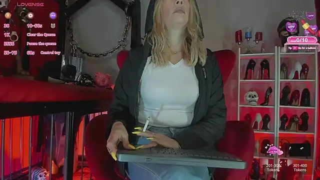 Snapshot of MistressAndre chatting on October 18, 2025, 8:11 pm MistressAndre online show from October 18, 2025, 8:11 pm