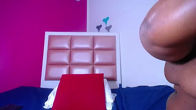 Snapshot of ebonny_suggarmommy1 chatting on October 21, 2025, 3:39 am ebonny suggarmommy1 online show from October 21, 2025, 3:39 am