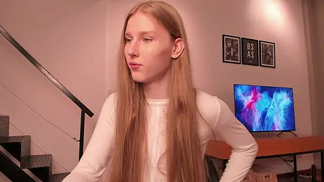 Mira Lite online show from May 24, 2026, 11:04 pm