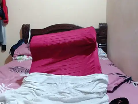 Snapshot of sonia__milk chatting on October 19, 2025, 7:38 pm sonia milk online show from October 19, 2025, 7:38 pm