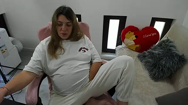 Dyana Kaylinn online show from June 6, 2026, 5:23 am