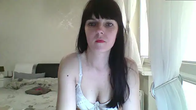 Snapshot of HotBertha chatting on April 14, 2026, 7:13 am HotBertha online show from April 14, 2026, 7:13 am