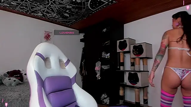 devadolll online show from April 2, 2026, 8:04 pm