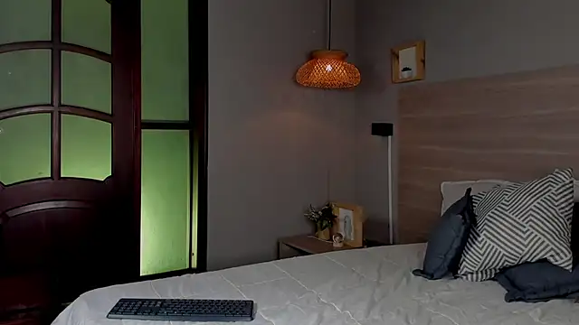 Snapshot of nayah__ chatting on October 21, 2025, 8:30 pm nayah online show from October 21, 2025, 8:30 pm