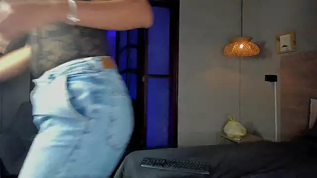 Snapshot of nayah__ chatting on November 15, 2025, 8:35 pm nayah online show from November 15, 2025, 8:35 pm