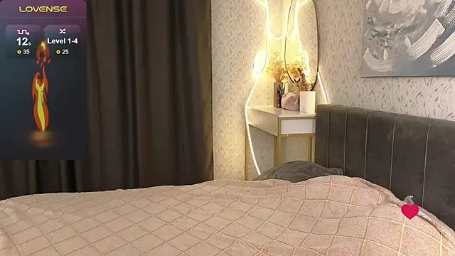 Snapshot of YourSweetDream_ chatting on October 8, 2025, 8:16 am YourSweetDream online show from October 8, 2025, 8:16 am