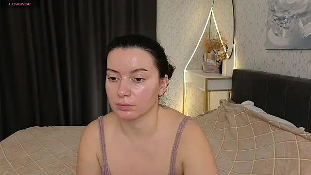 Snapshot of YourSweetDream_ chatting on November 18, 2025, 8:28 am YourSweetDream online show from November 18, 2025, 8:28 am