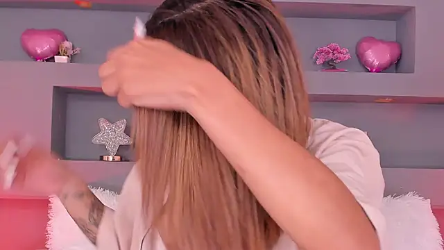 rosemonrooe online show from October 15, 2025, 2:47 pm