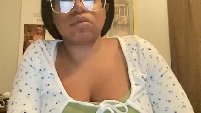 MommyConfident online show from May 12, 2026, 12:19 am