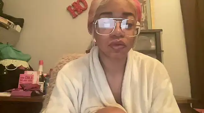 MommyConfident online show from March 2, 2025, 8:46 pm