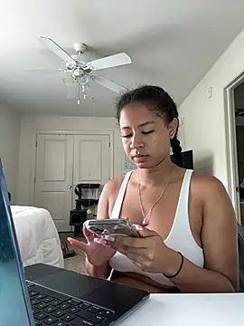 Snapshot of VanessaBling chatting on June 27, 2026, 2:45 pm VanessaBling online show from June 27, 2026, 2:45 pm