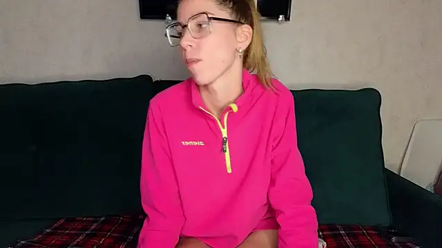 Snapshot of FoxLoveBasik chatting on February 17, 2025, 1:44 pm FoxLoveBasik online show from February 17, 2025, 1:44 pm