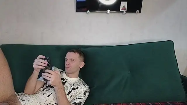 Snapshot of FoxLoveBasik chatting on February 21, 2025, 10:39 am FoxLoveBasik online show from February 21, 2025, 10:39 am