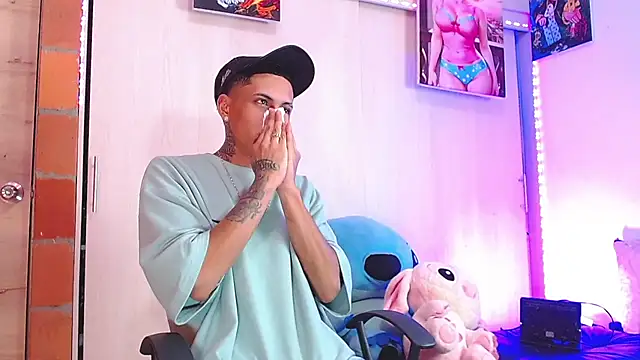 Snapshot of Liam_lee chatting on November 17, 2025, 6:23 pm Liam lee online show from November 17, 2025, 6:23 pm